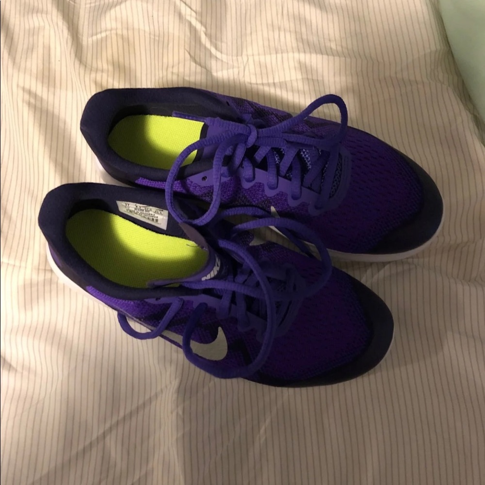 Nike free runs